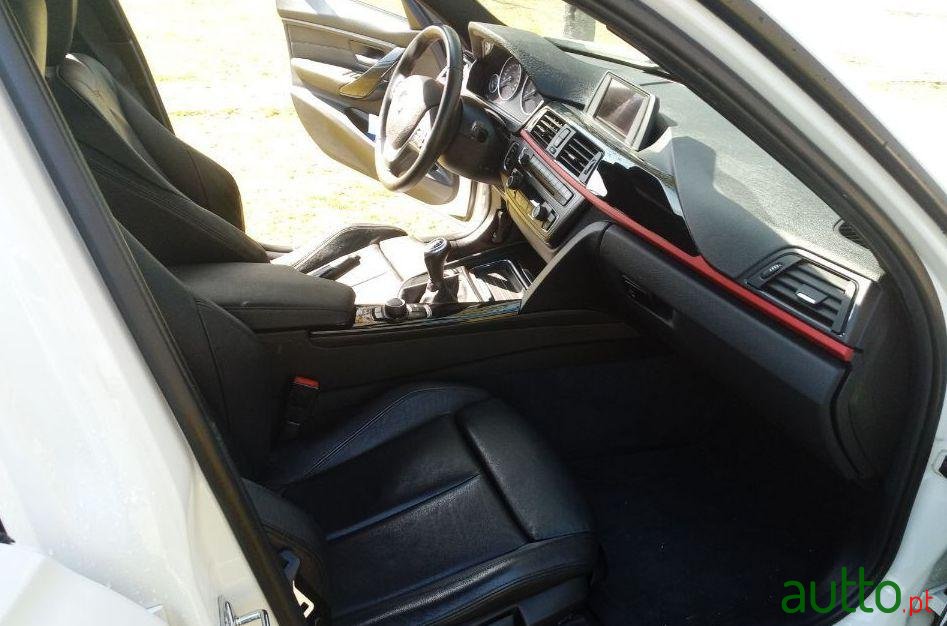 2013' BMW 318 photo #1