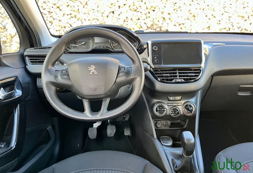 2018' Peugeot 208 photo #5