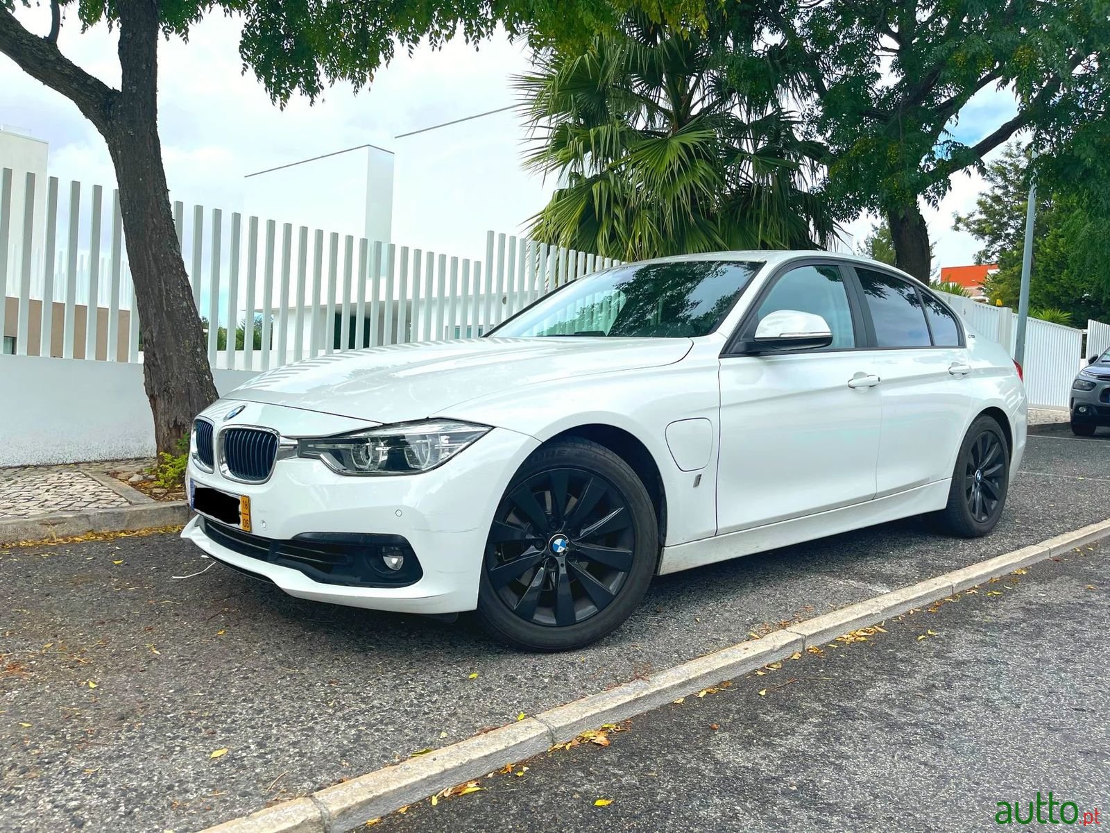 2018' BMW 330 photo #1