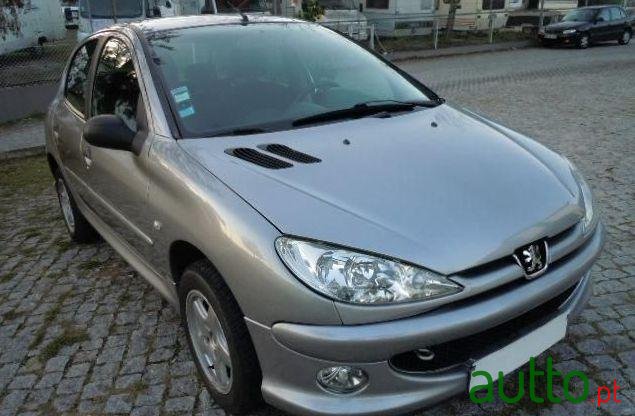 2003' Peugeot 206 1.1 Xt photo #2