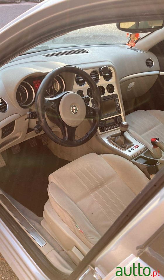 2007' Alfa Romeo 159 photo #2