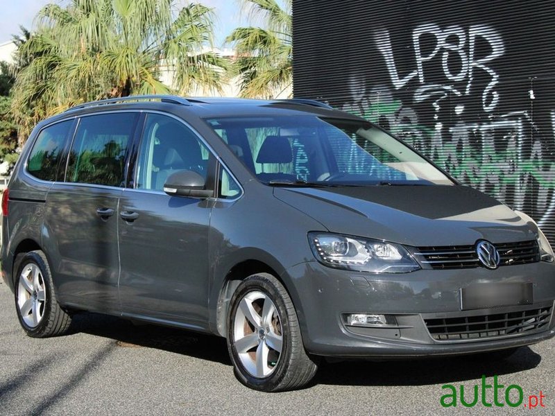 2011' Volkswagen Sharan 2.0 Tdi Highline photo #4