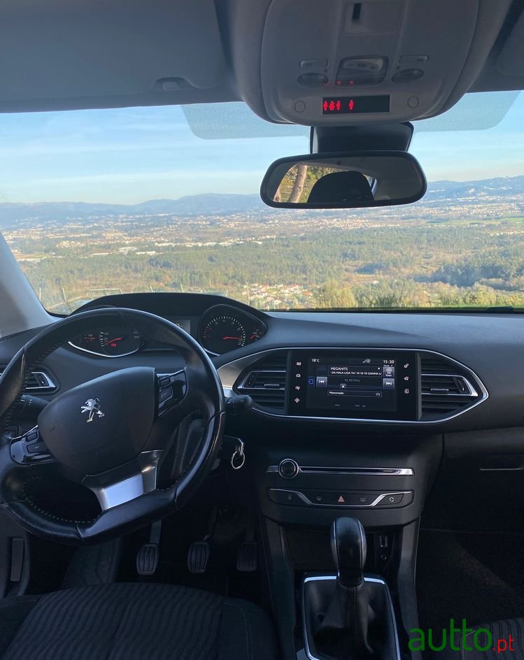 2015' Peugeot 308 photo #6