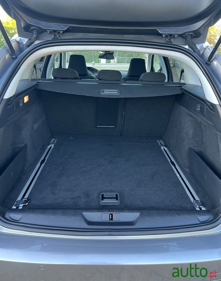 2015' Peugeot 308 Sw photo #6