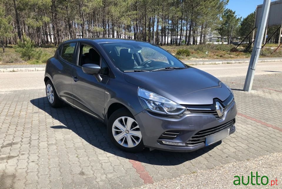 2019' Renault Clio photo #3