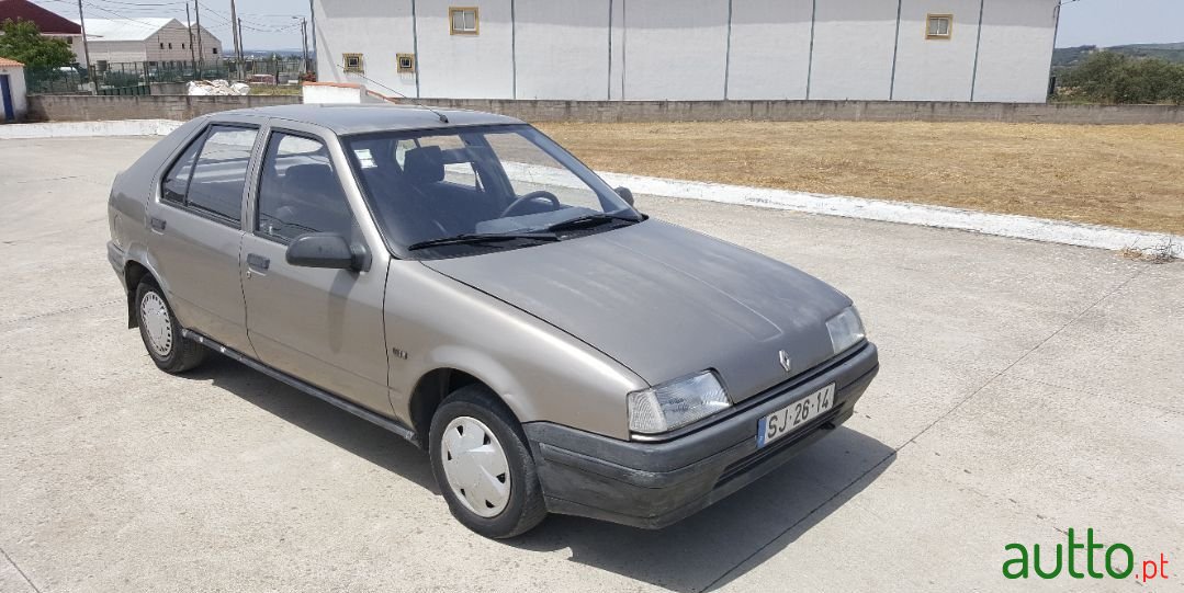 1989' Renault 19 photo #2