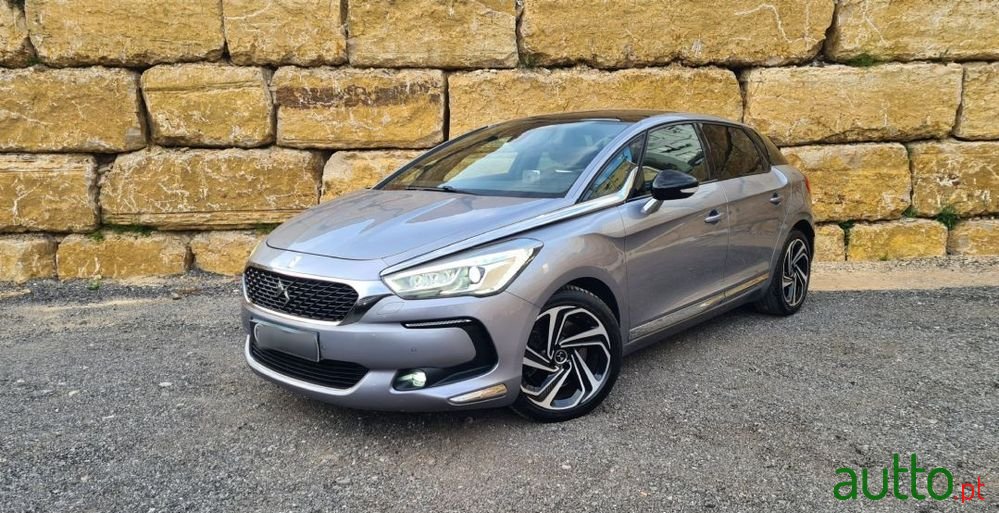 2017' DS Automobiles Ds5 photo #1