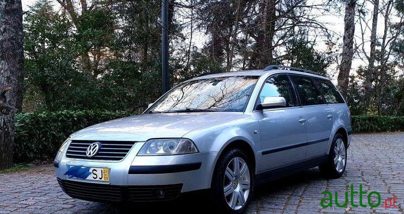2001' Volkswagen Passat Variant photo #3