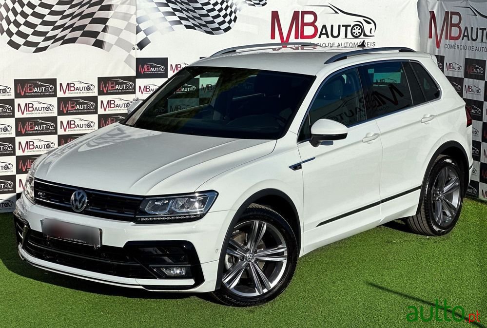 2019' Volkswagen Tiguan photo #1