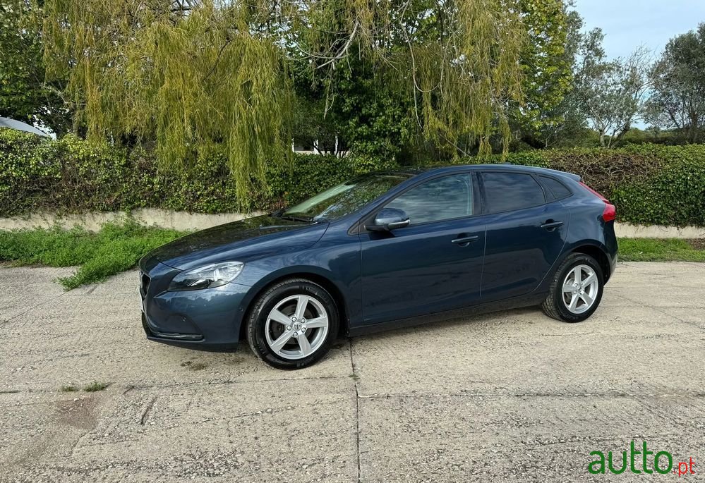 2018' Volvo V40 photo #4