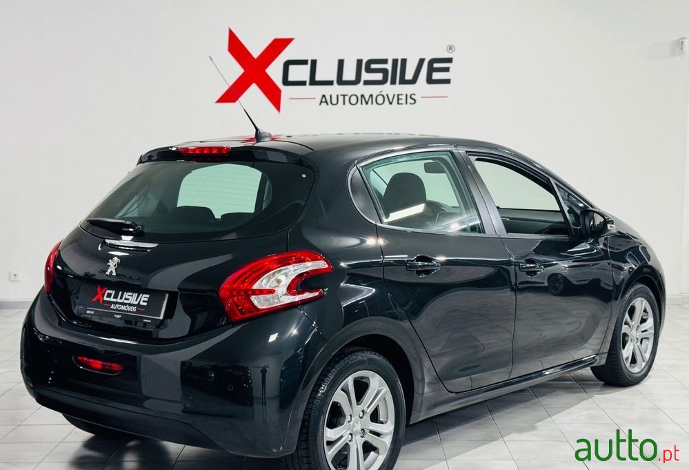 2012' Peugeot 208 photo #2