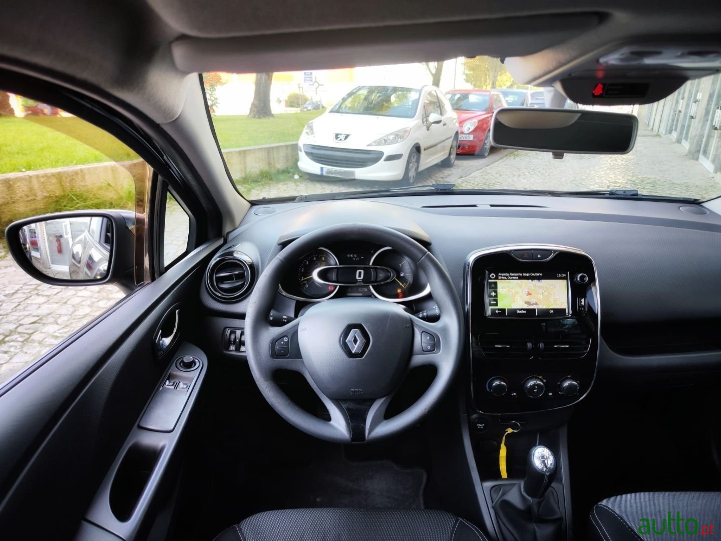 2013' Renault Clio Sport Tourer photo #5