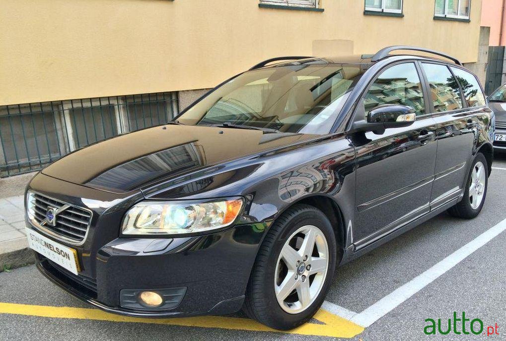 2009' Volvo V50 2.0 D Momentum photo #2