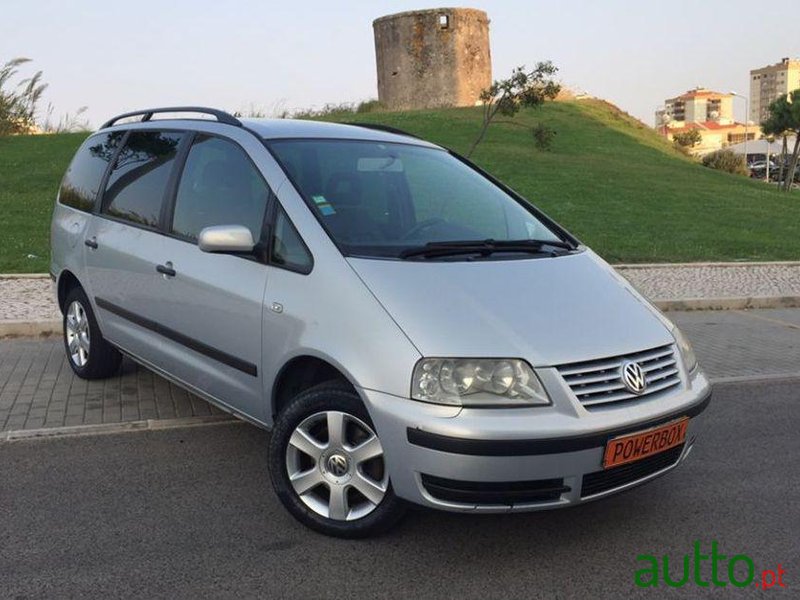 2002' Volkswagen Sharan 1.9 Tdi Trendline photo #2