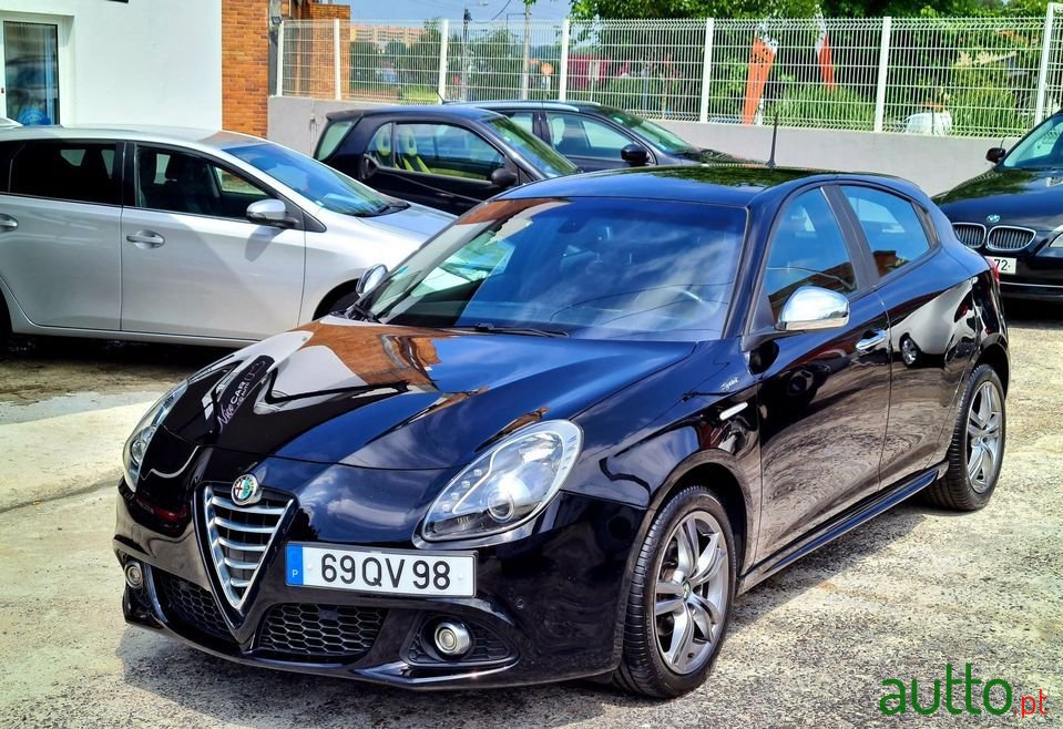 2016' Alfa Romeo Giulietta Nacional photo #1