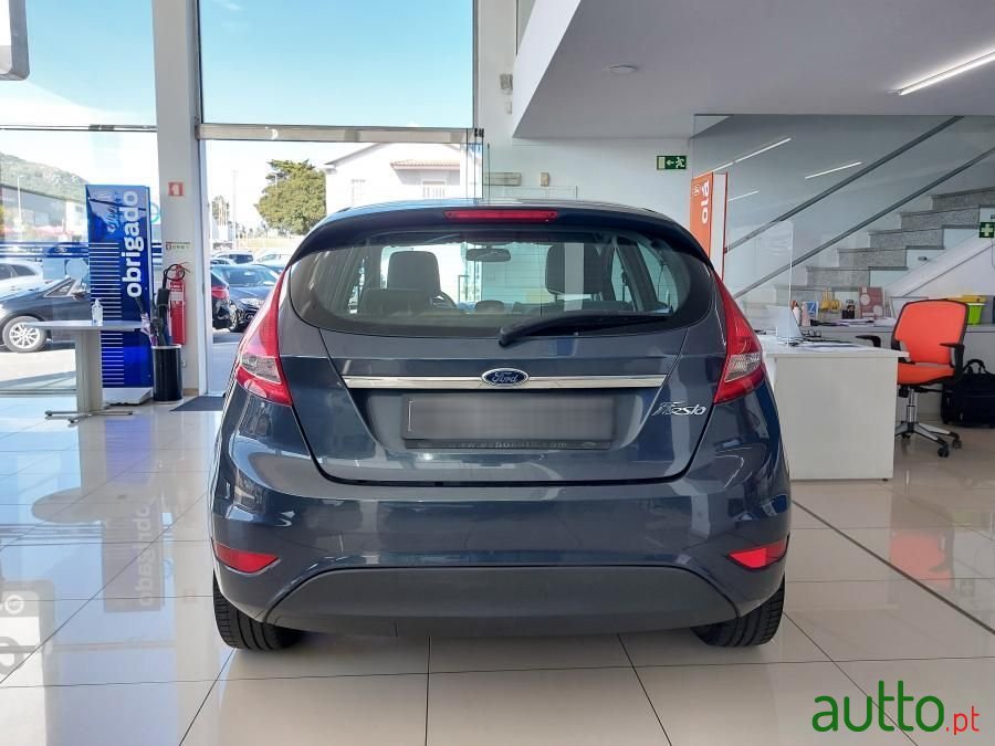 2012' Ford Fiesta photo #5