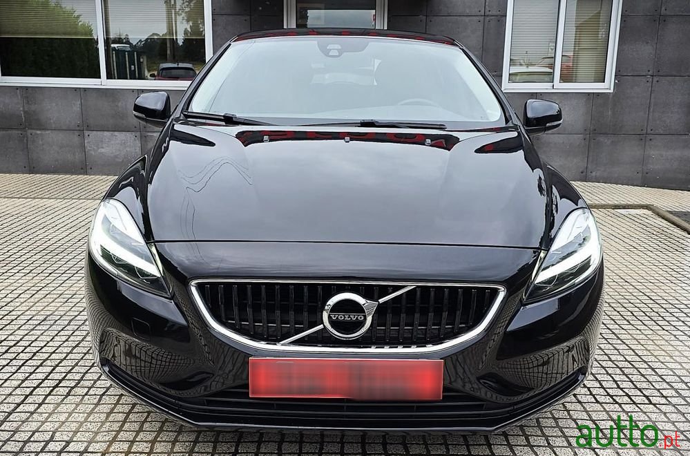 2018' Volvo V40 photo #3