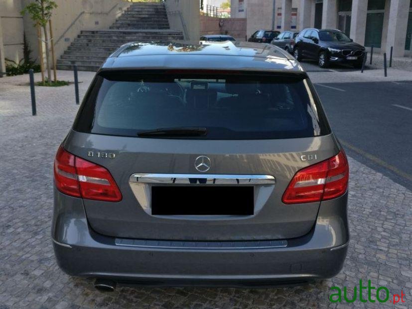 2011' Mercedes-Benz B-180 photo #1