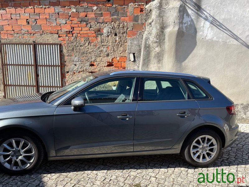2013' Audi A3 Sportback photo #4