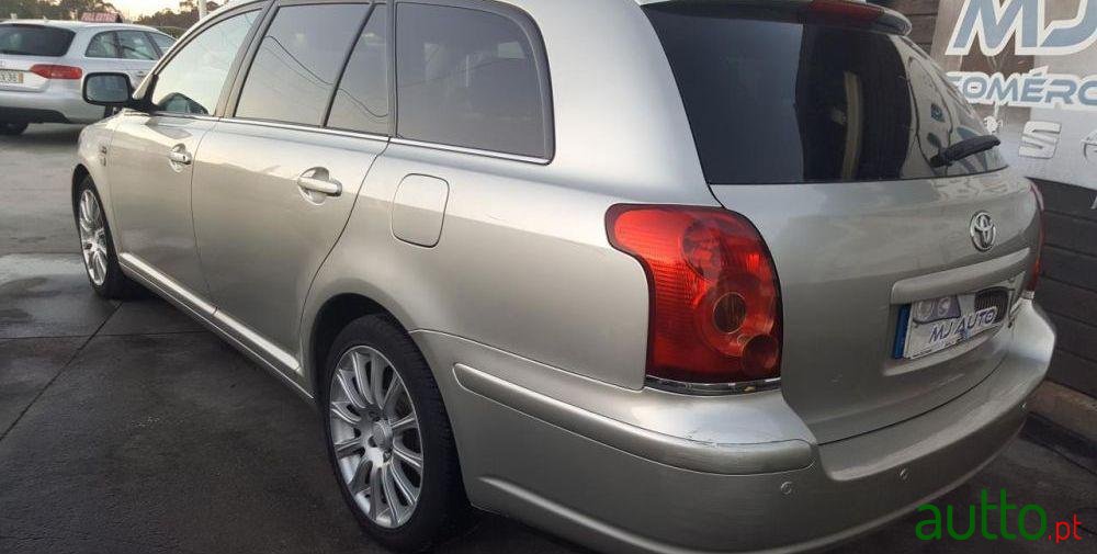 2005' Toyota Avensis photo #1