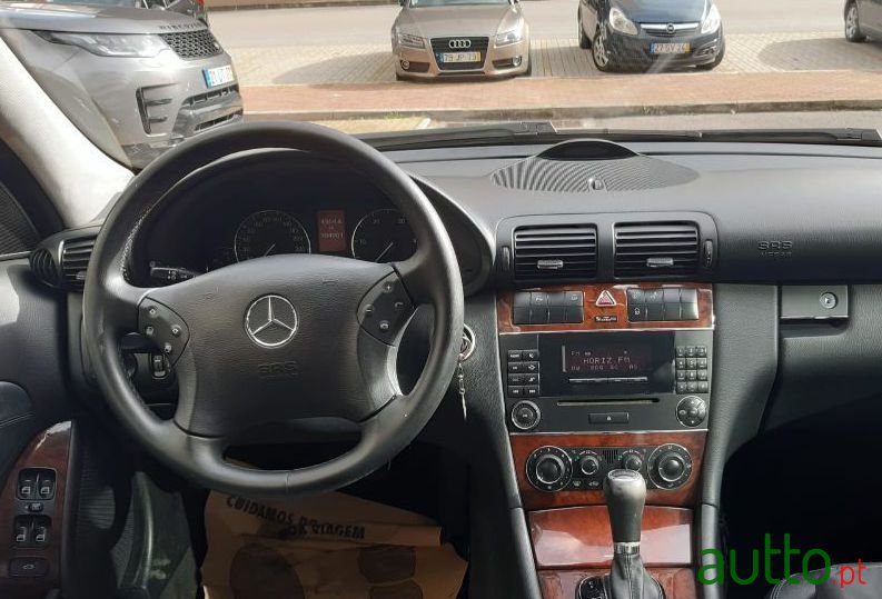 2005' Mercedes-Benz C-220 photo #1