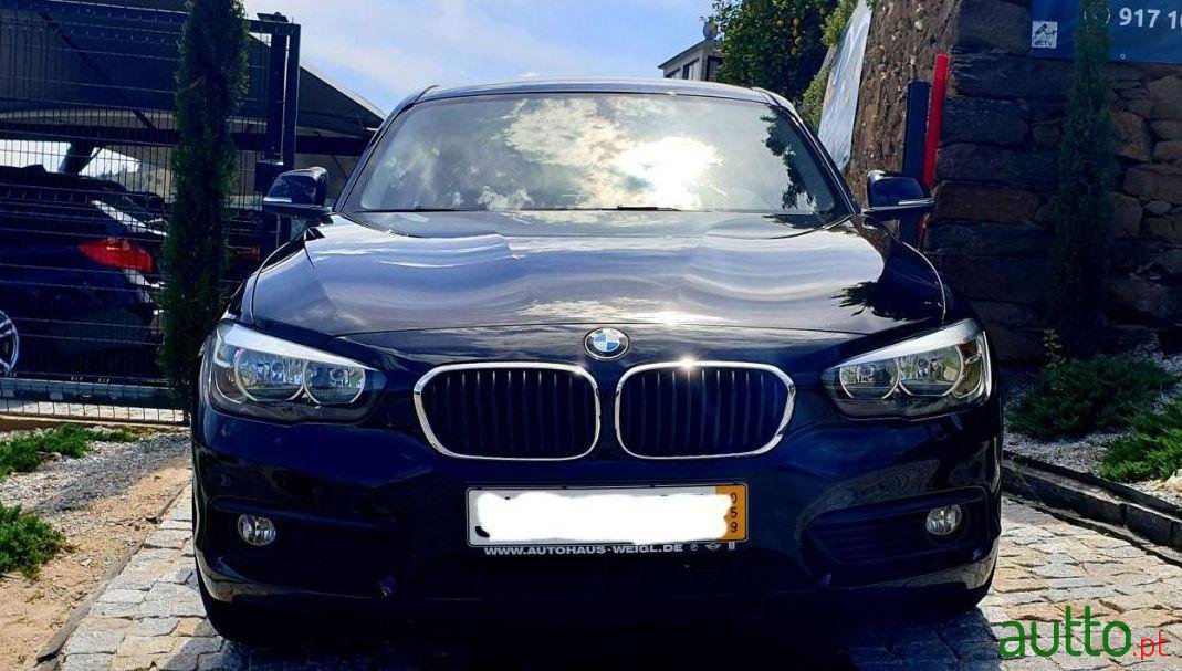 2015' BMW 116 D Eficiente Dynamic photo #2