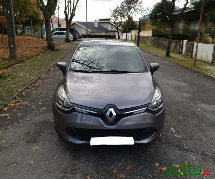 2013' Renault Clio photo #2