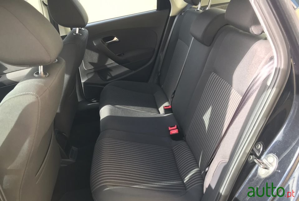 2012' Volkswagen Polo photo #5