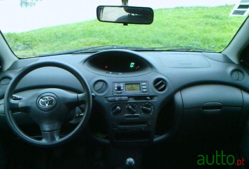 2003' Toyota Yaris 1.0Vvt I,Ac,C.B,5P photo #1