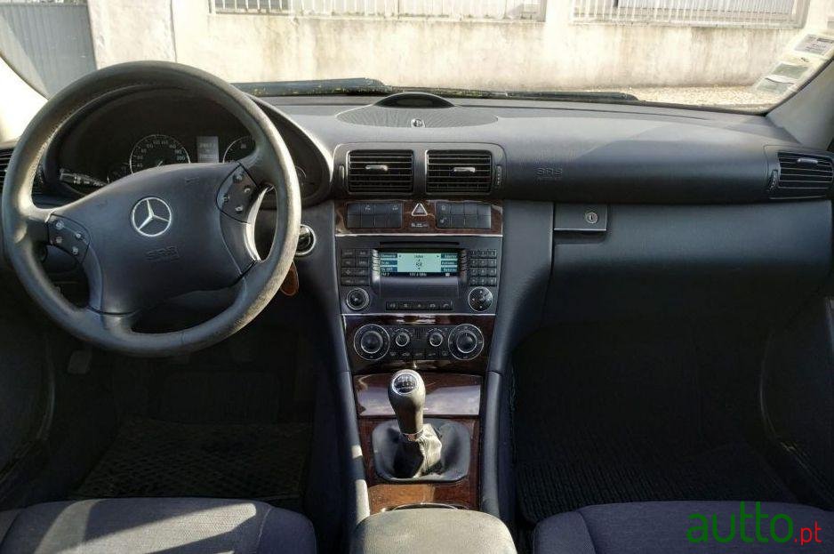 2004' Mercedes-Benz C-220 Cdi Elegance photo #3
