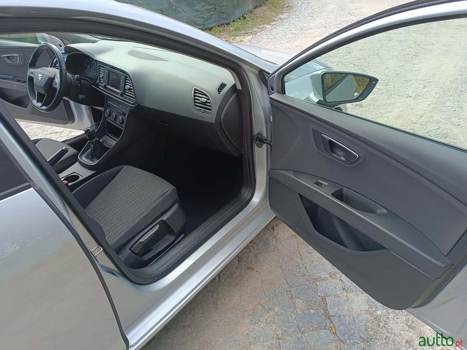 2014' SEAT Leon photo #6