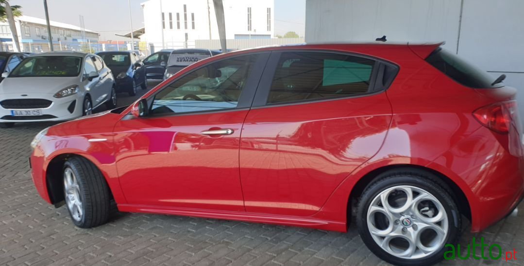 2019' Alfa Romeo Giulietta photo #5