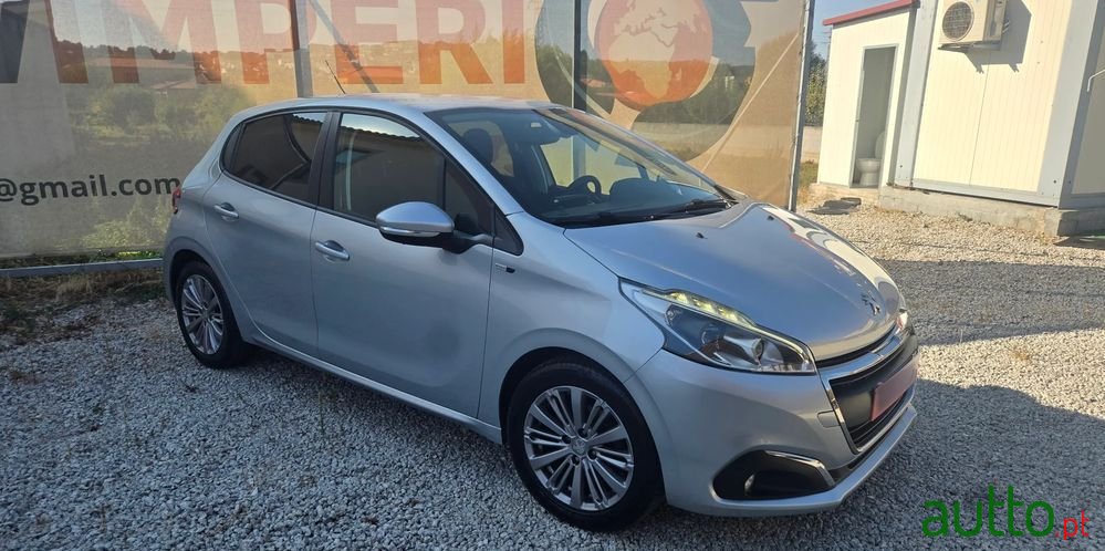 2016' Peugeot 208 1.6 Bluehdi Style photo #5