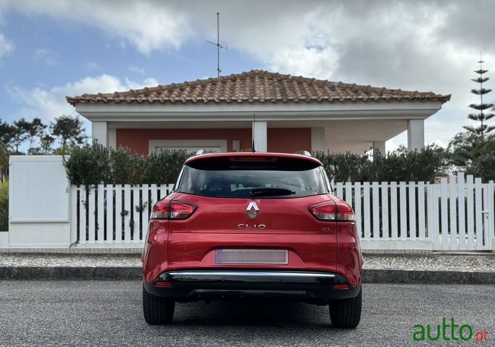 2015' Renault Clio Sport Tourer photo #4