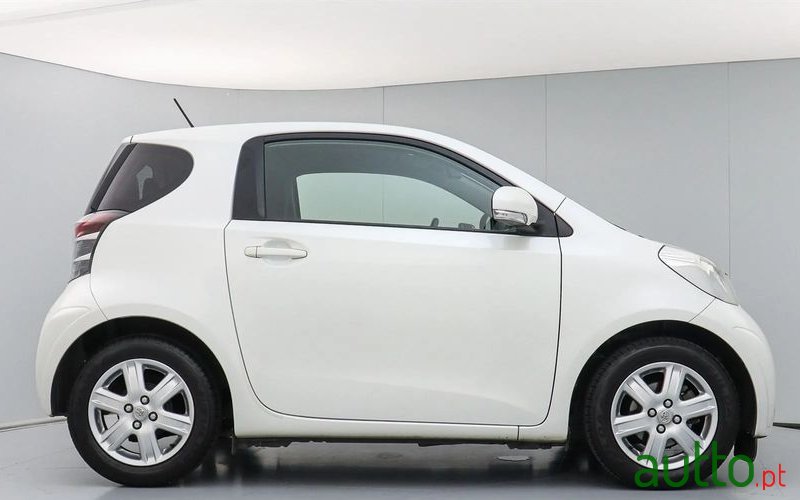 2010' Toyota iQ 1.0 Vvt-I 2 Ep photo #3