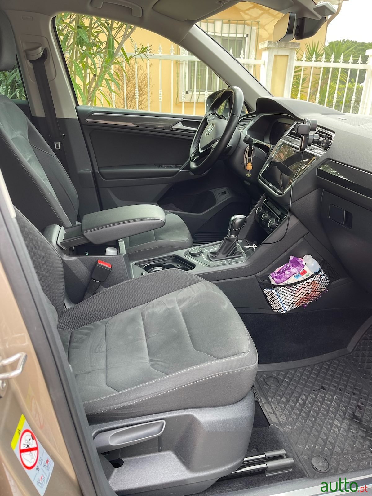 2018' Volkswagen Tiguan 2.0 TSI R-LINE photo #6