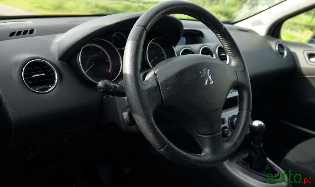 2010' Peugeot 308 photo #2