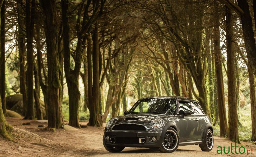 2011' MINI Cooper photo #2
