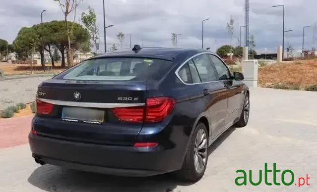 2009' BMW 530 Gran Turismo photo #2