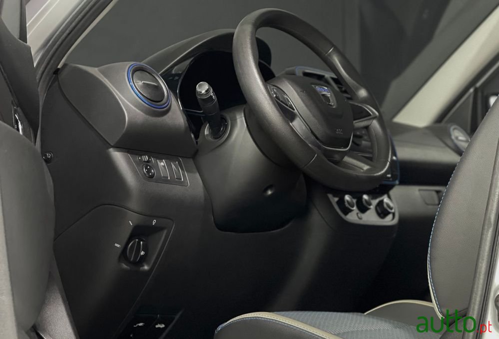 2022' Dacia Spring Electric photo #2