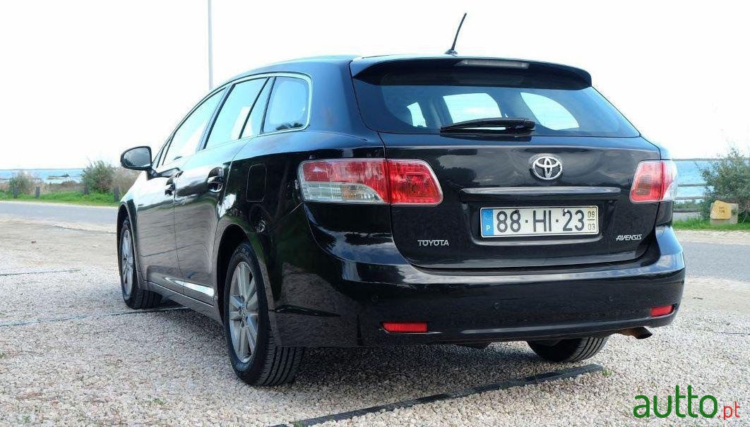 2009' Toyota Avensis Sw Titanium photo #1