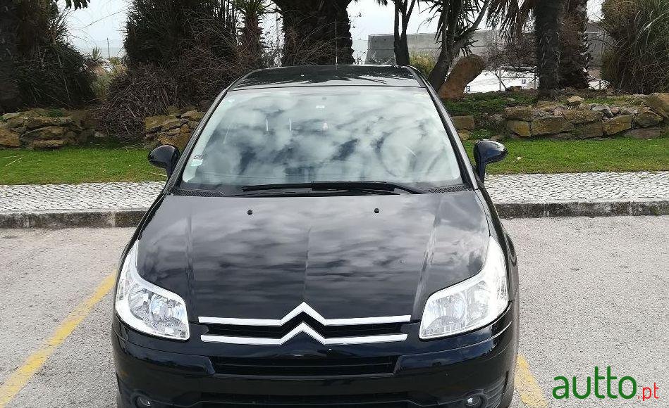 2008' Citroen C4 photo #2