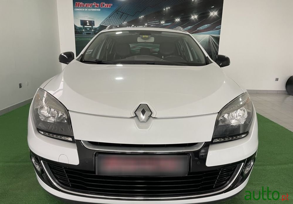 2012' Renault Megane Sport Tourer photo #2