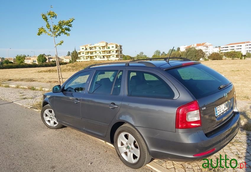 2010' Skoda Octavia Break photo #1