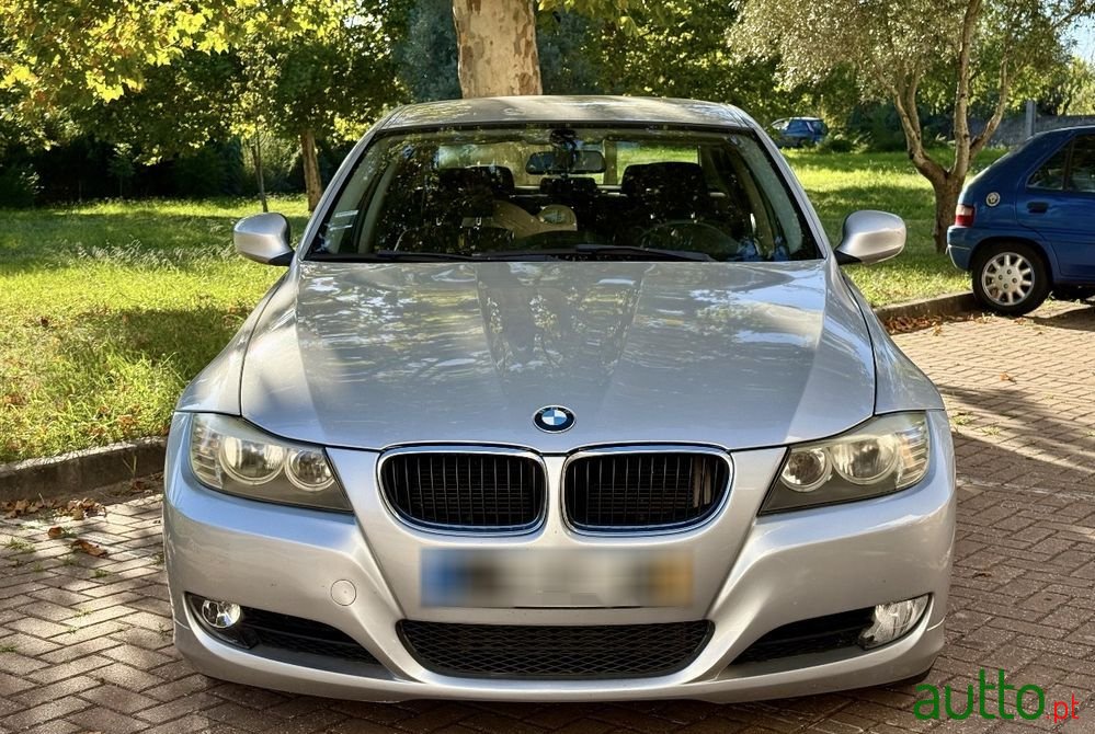 2010' BMW Série 3 D Navigation photo #4