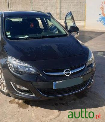 2013' Opel Astra Sports Tourer photo #2