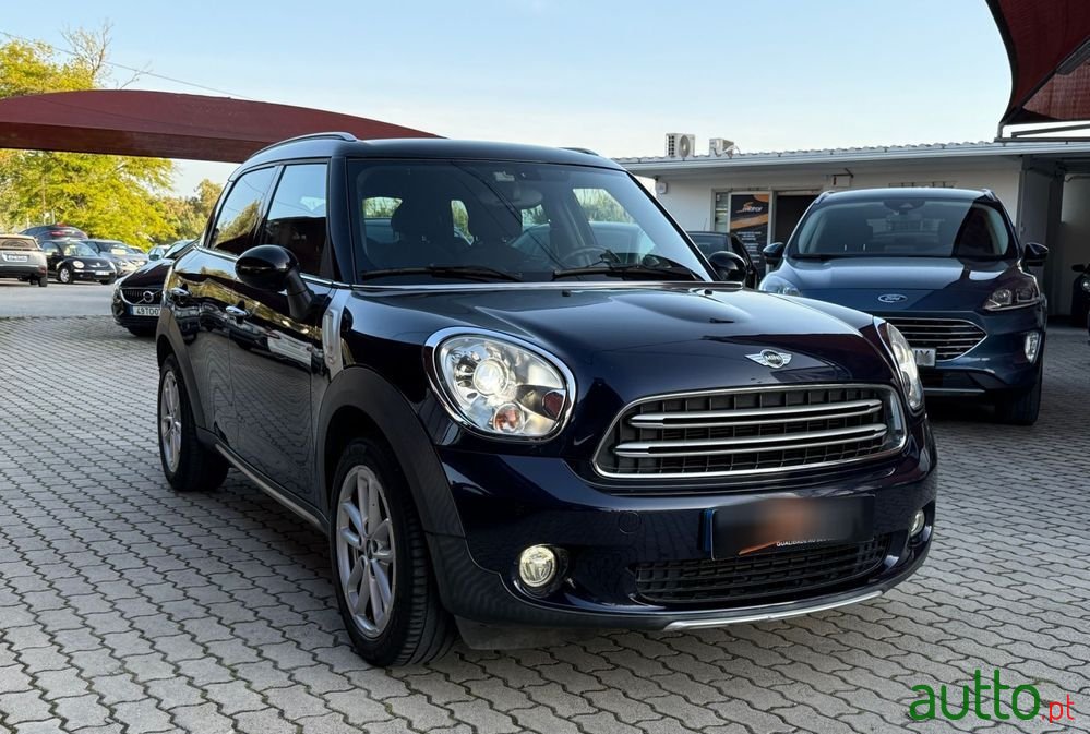 2016' MINI Countryman Cooper D photo #2