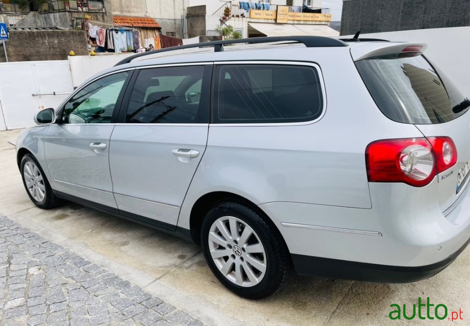 2005' Volkswagen Passat photo #4