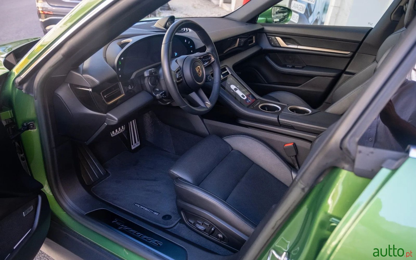 2022' Porsche Taycan 4s photo #7