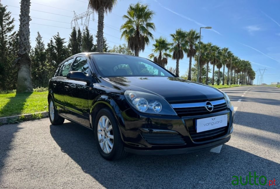 2005' Opel Astra photo #2